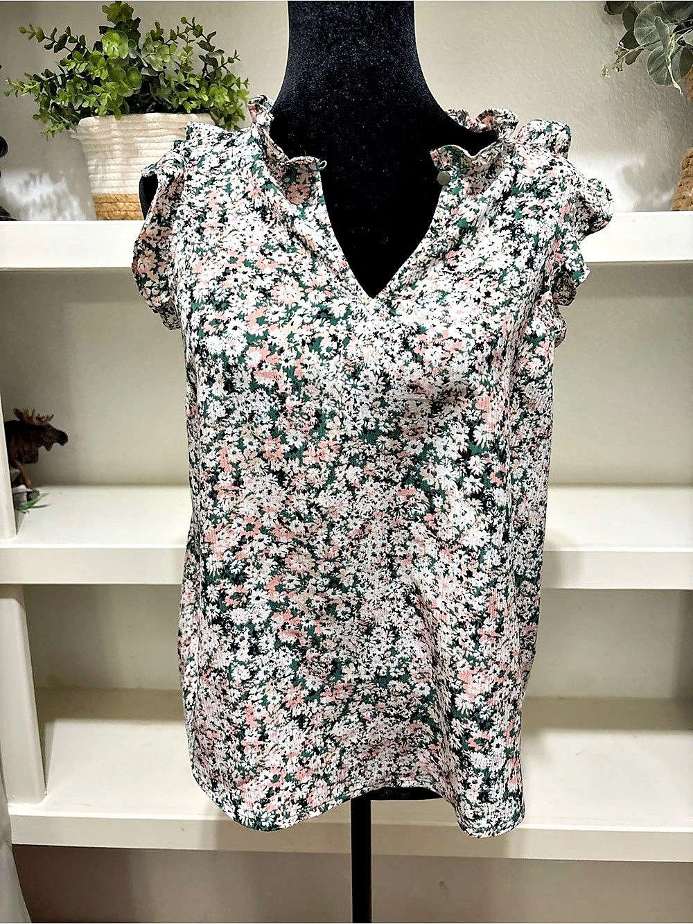 Lauren Conrad Floral Ruffle Blouse in Pink & Green Size Small